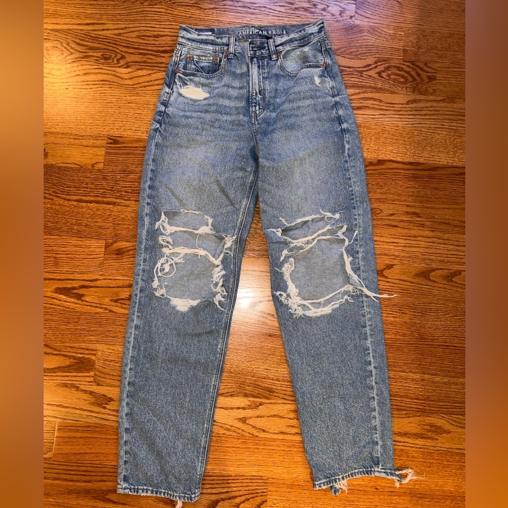 AE size 4 High Rise Baggy Straight Jeans